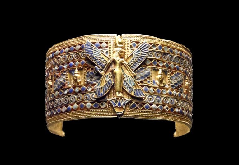 Refinación del oro: Una guía paso a paso 1 Refinación del oro - brazalete egipcio