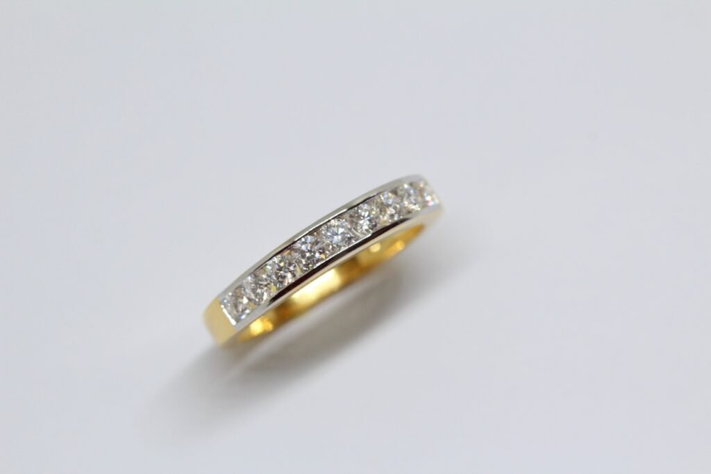¿Cómo saber si una joya es de oro real? 1 ring marriage jewelry wedding ring jewellery jewel 600674 pxhere.com