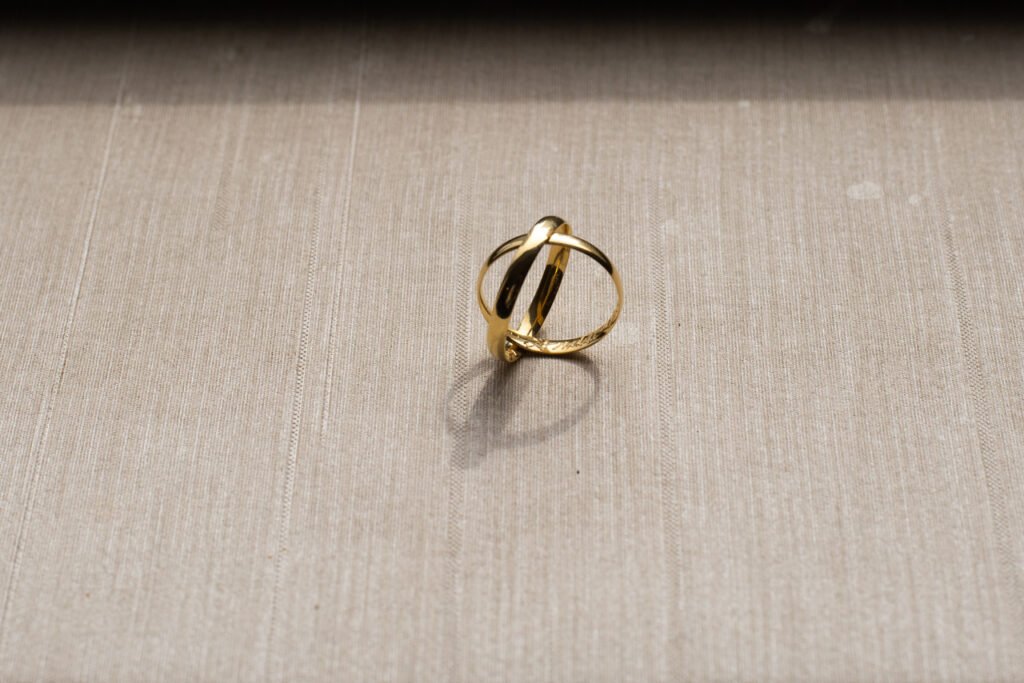 ¿Cómo saber si una joya es de oro real? 1 alliance wedding ring body jewelry ring jewellery fashion accessory 1592566 pxhere.com