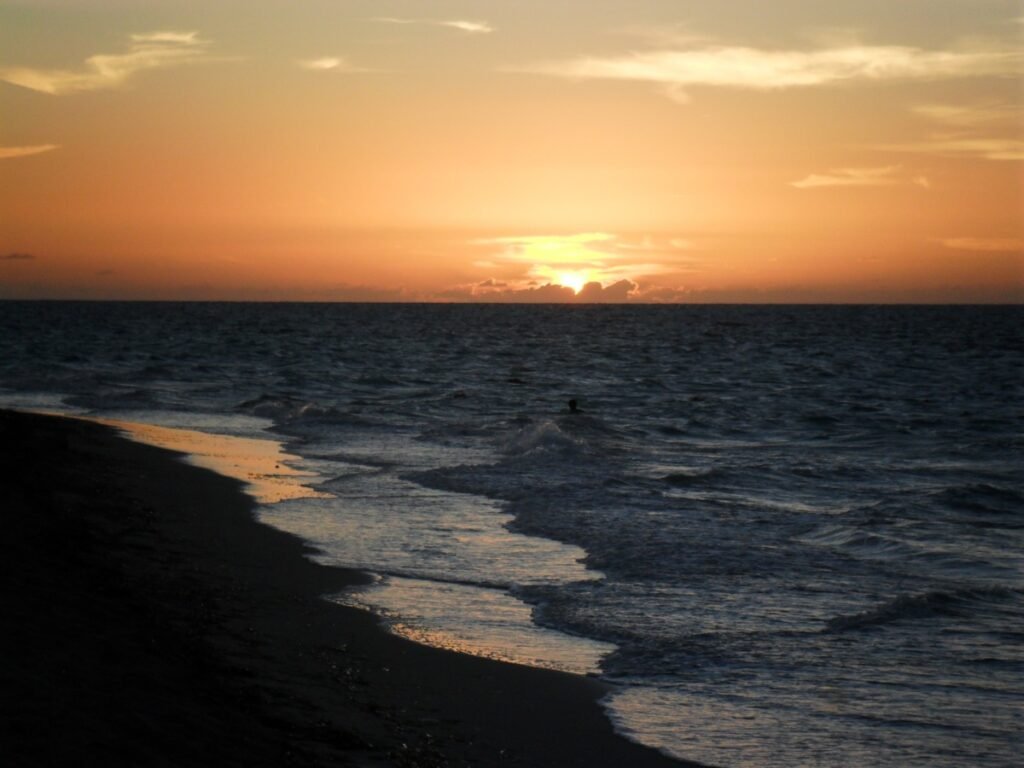 ¿Es Una Cuba una isla rodeada de oro? 3 beach landscape sea coast water sand 1130743 pxhere.com
