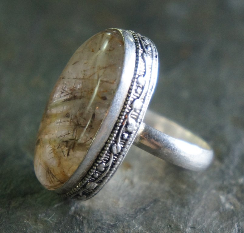 Anillos: origen y sus usos 2 Antiguo anillo de cuarzo rutilado