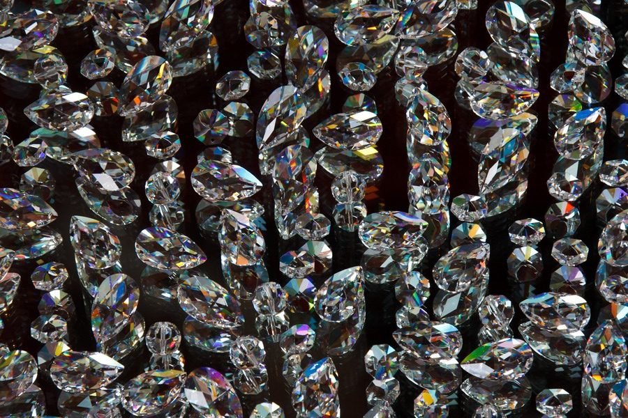 Los Judíos y su industria de los diamantes en Cuba 2 rock abstract flower glass pattern reflection 1153219 pxhere.com e1651960880173