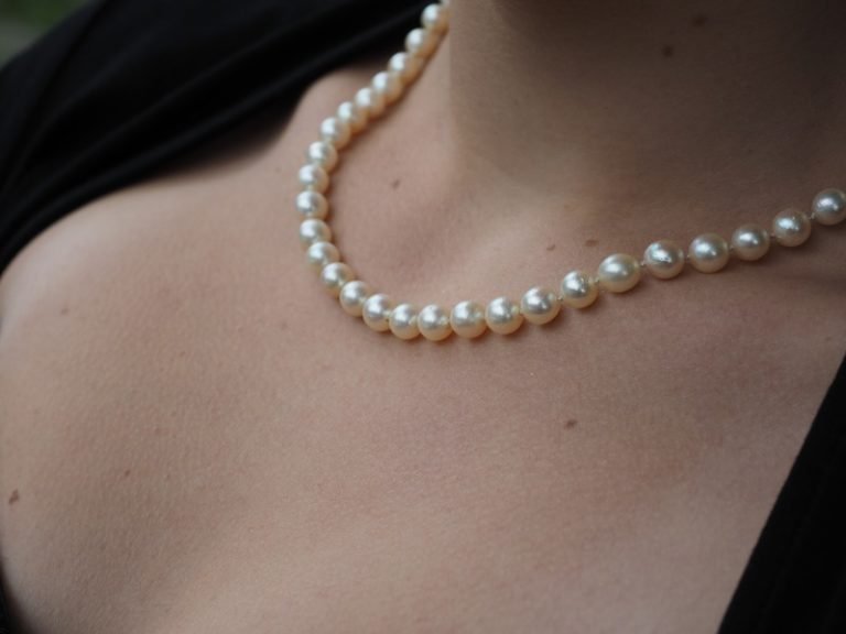 Las Perlas 2 woman chain love material necklace jewellery 765023 pxhere.com