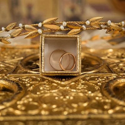 Photo by Pixabay on <a href="https://www.pexels.com/photo/gold-plated-accessories-248077/" rel="nofollow">Pexels.com</a>